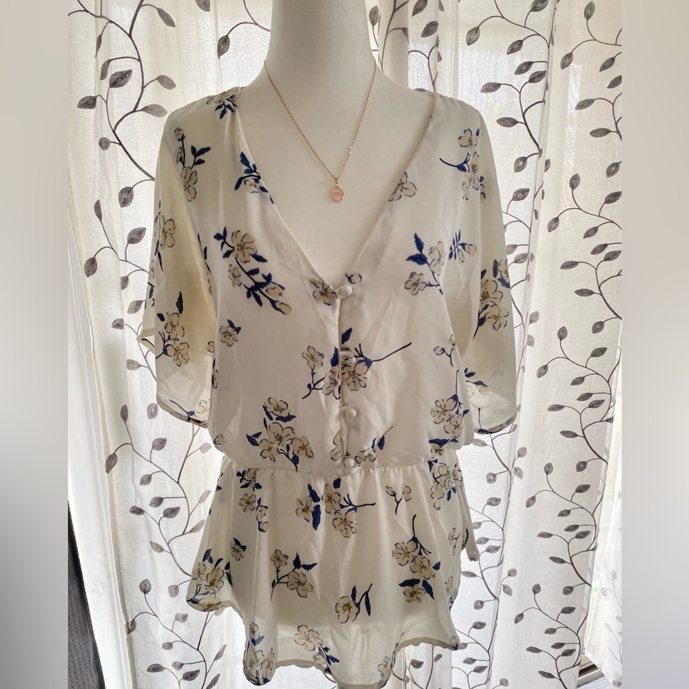 Sienna  Sky White Women’s Blouse Size Medium